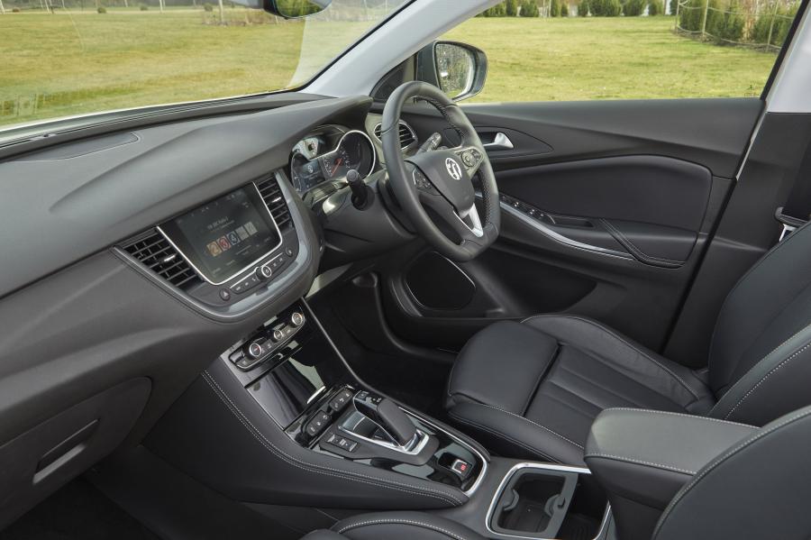 Интерьер Vauxhall Grandland X Hybrid4 2020 года  (фото 26 из 40)
